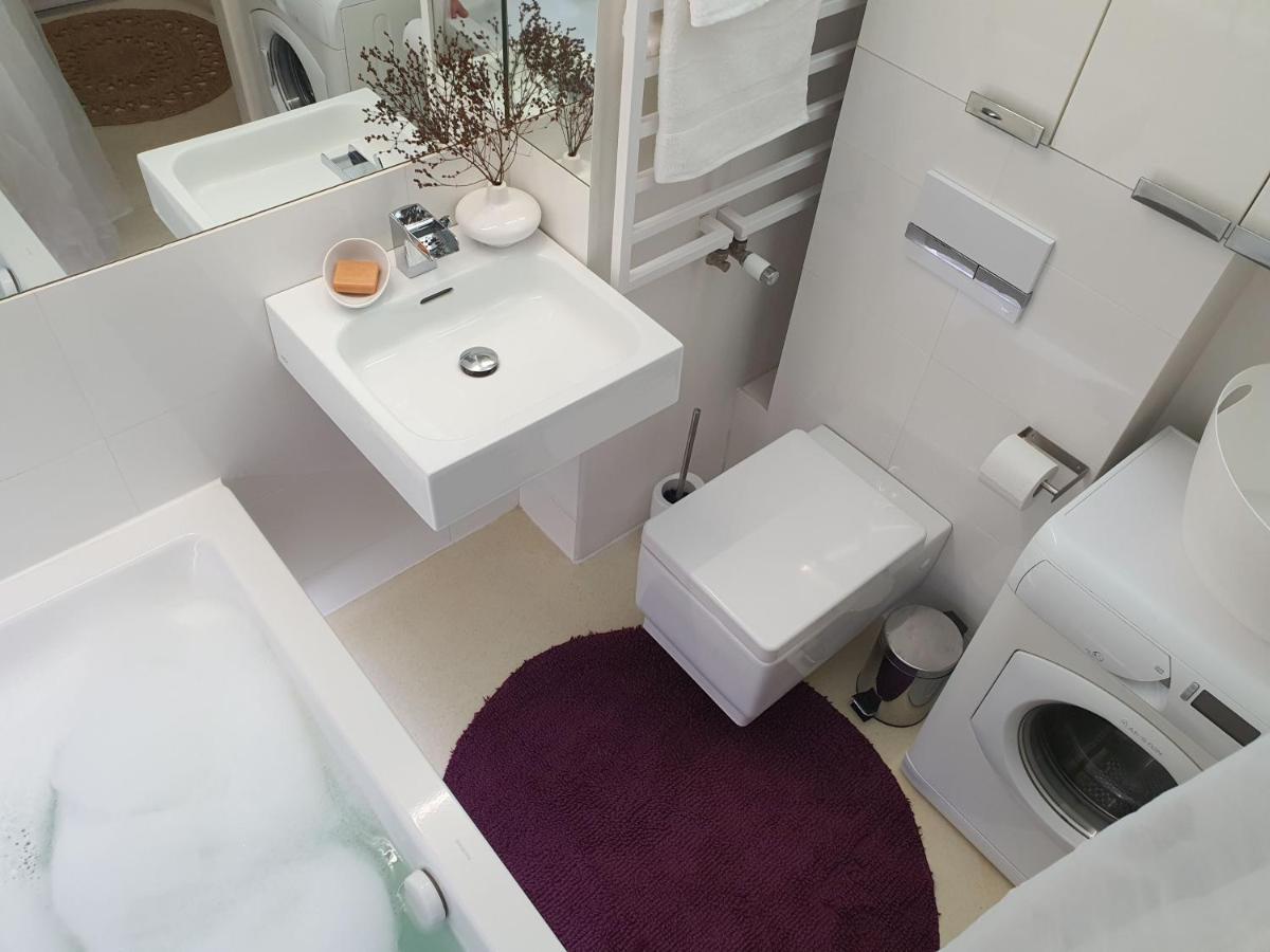 ヴロツワフWhitebeeapartamentアパートメント エクステリア 写真